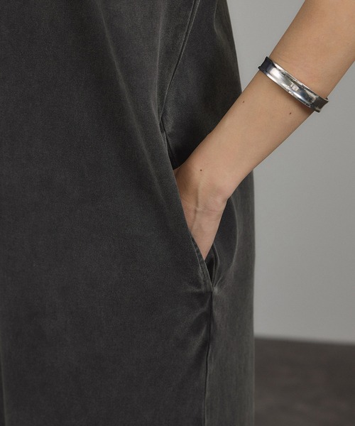 SALON adam et rope'（サロン アダム エ ロペ）の「ガーメントダイ 天竺ワンピース（ワンピース・レディース・チャコールグレー/ブラウン系その他2・FREE）」の17枚目の写真