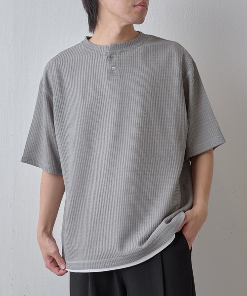 COLONY 2139（コロニートゥーワンスリーナイン）の「エアリーアイレットヘンリーネック半袖Tシャツ（Tシャツ/カットソー・メンズ・グレー/アイボリー/ブラック・MEDIUM/LARGE）」の12枚目の写真