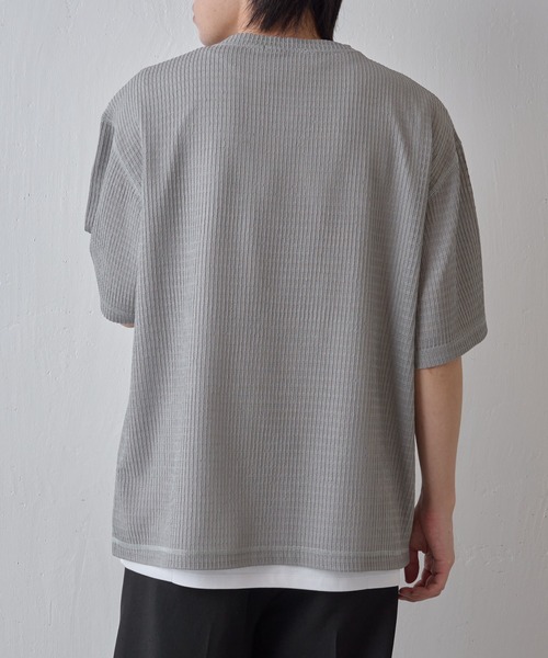 COLONY 2139（コロニートゥーワンスリーナイン）の「エアリーアイレットヘンリーネック半袖Tシャツ（Tシャツ/カットソー・メンズ・グレー/アイボリー/ブラック・MEDIUM/LARGE）」の14枚目の写真