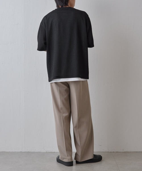 COLONY 2139（コロニートゥーワンスリーナイン）の「エアリーアイレットヘンリーネック半袖Tシャツ（Tシャツ/カットソー・メンズ・グレー/アイボリー/ブラック・MEDIUM/LARGE）」の22枚目の写真