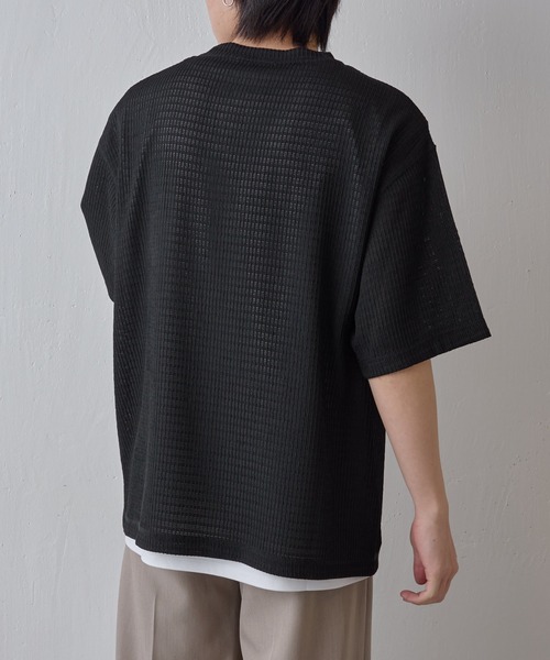 COLONY 2139（コロニートゥーワンスリーナイン）の「エアリーアイレットヘンリーネック半袖Tシャツ（Tシャツ/カットソー・メンズ・グレー/アイボリー/ブラック・MEDIUM/LARGE）」の6枚目の写真