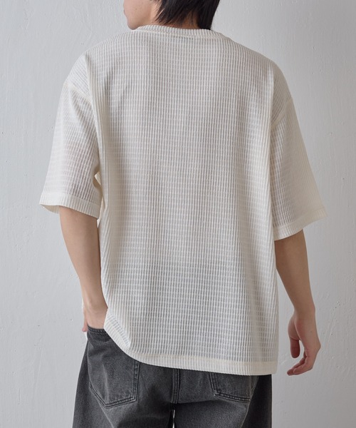 COLONY 2139（コロニートゥーワンスリーナイン）の「エアリーアイレットヘンリーネック半袖Tシャツ（Tシャツ/カットソー・メンズ・グレー/アイボリー/ブラック・MEDIUM/LARGE）」の10枚目の写真