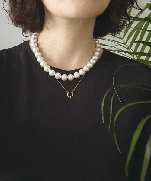PICCIN(ピッチン)の「マグネット金具カラーパールネックレス(12mm)(ネックレス・レディース・ゴールド/オフホワイト/シルバー・FREE)」の8枚目の写真