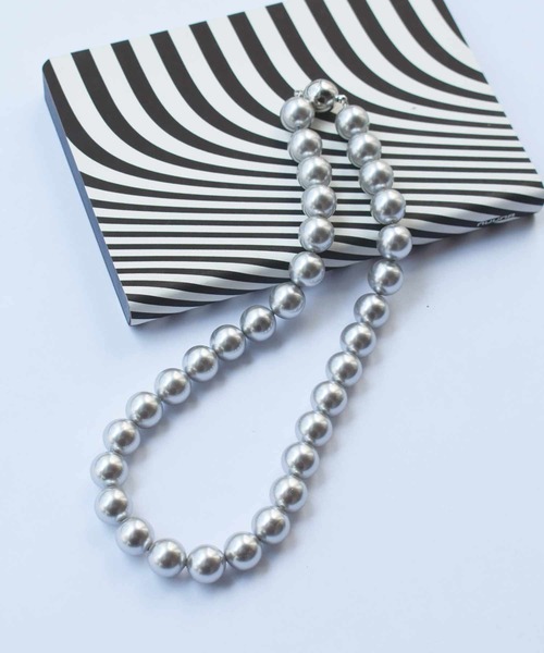 PICCIN(ピッチン)の「マグネット金具カラーパールネックレス(12mm)(ネックレス・レディース・ゴールド/オフホワイト/シルバー・FREE)」の11枚目の写真
