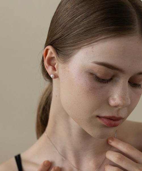 ALLURELLE(アリュレル)の「【ALLURELLE】 淡水パールピアス S silver925 結婚式 二次会 パーティー フォーマル オケージョン セレモニー KNF-TP ※(ピアス(両耳用)・レディース・ホワイト・S)」の3枚目の写真