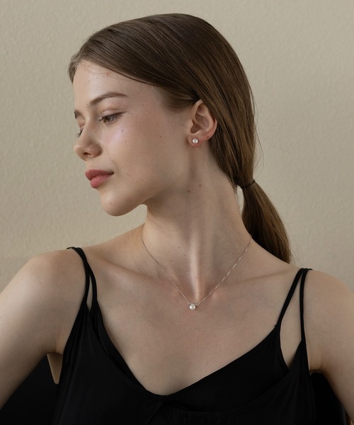 ALLURELLE(アリュレル)の「【ALLURELLE】 淡水パールピアス S silver925 結婚式 二次会 パーティー フォーマル オケージョン セレモニー KNF-TP ※(ピアス(両耳用)・レディース・ホワイト・S)」の5枚目の写真