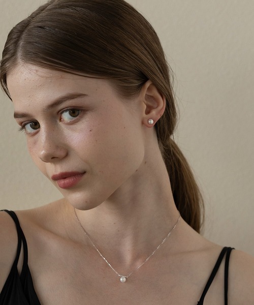 ALLURELLE(アリュレル)の「【ALLURELLE】 淡水パールピアス S silver925 結婚式 二次会 パーティー フォーマル オケージョン セレモニー KNF-TP ※(ピアス(両耳用)・レディース・ホワイト・S)」の4枚目の写真