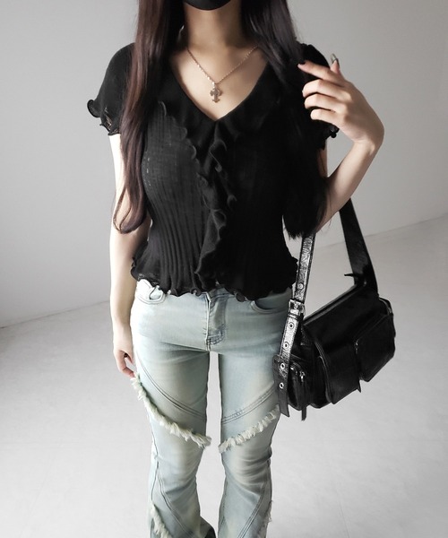 me+em select(ミームセレクト)の「【 2color 】シアーフリル半袖リブニットカーディガン / sheer frill short sleeve rib knit cardigan(Tシャツ/カットソー・レディース・ブラック/アイボリー・FREE)」の6枚目の写真