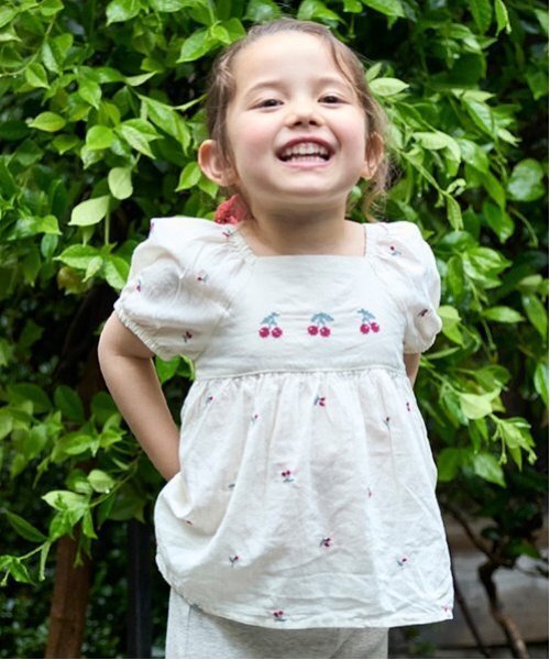 petit main（プティマイン）の「チェリー刺しゅうパフブラウス（シャツ/ブラウス・キッズ・アイボリー/ライトブルー・120cm/90cm/100cm/130cm/80ｃｍ/110cm）」の18枚目の写真