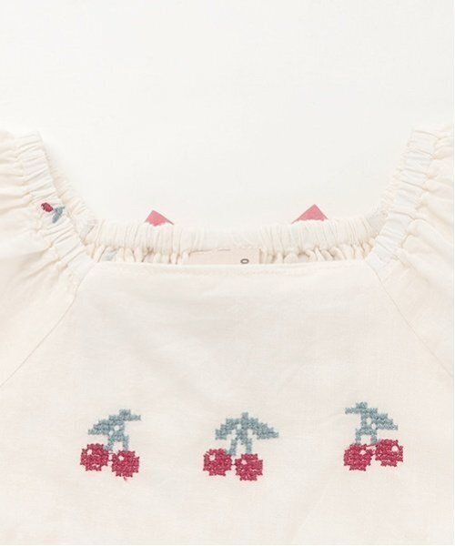 petit main（プティマイン）の「チェリー刺しゅうパフブラウス（シャツ/ブラウス・キッズ・アイボリー/ライトブルー・120cm/90cm/100cm/130cm/80ｃｍ/110cm）」の14枚目の写真