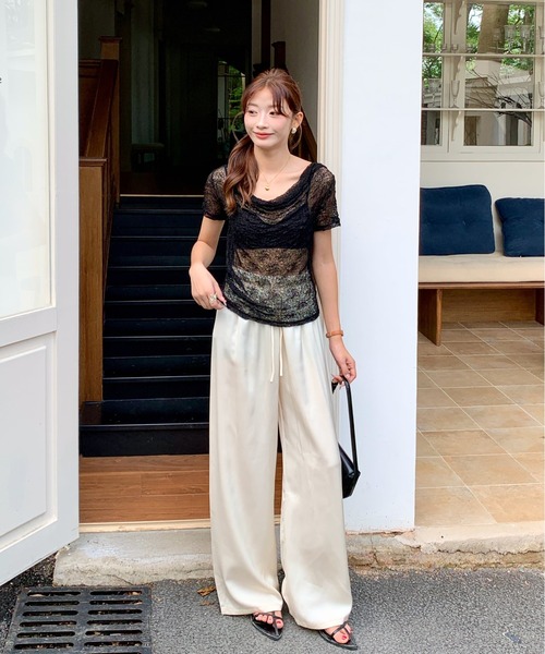 everycoco（エブリーココ）の「リラックスサテンワイドパンツ（その他パンツ・レディース・アイボリー/ベージュ・M/L）」の3枚目の写真