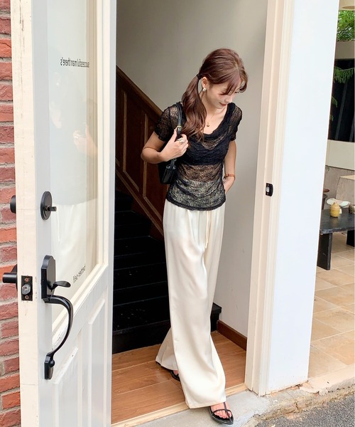everycoco（エブリーココ）の「リラックスサテンワイドパンツ（その他パンツ・レディース・アイボリー/ベージュ・M/L）」の4枚目の写真