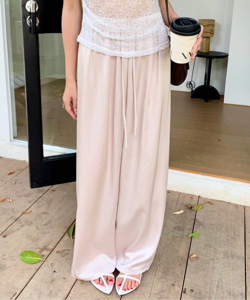 everycoco（エブリーココ）の「リラックスサテンワイドパンツ（その他パンツ・レディース・アイボリー/ベージュ・M/L）」の18枚目の写真
