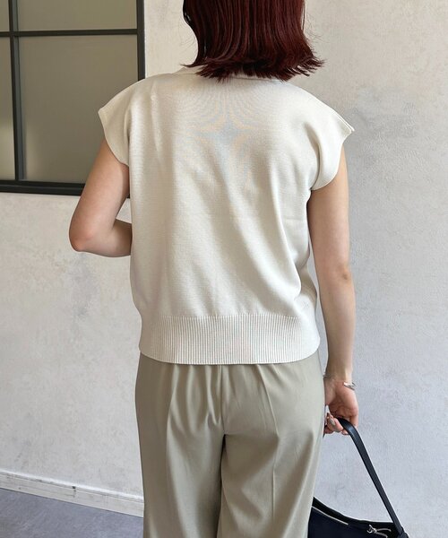 Thevon(ゼボン)の「ニュアンスボタンフレンチカーディガン(ニット/セーター・レディース・アイボリー/ブラック/ブラウン・FREE)」の5枚目の写真