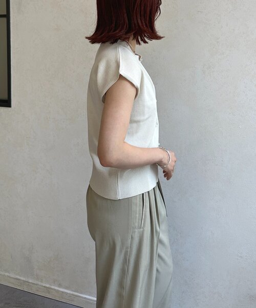 Thevon(ゼボン)の「ニュアンスボタンフレンチカーディガン(ニット/セーター・レディース・アイボリー/ブラック/ブラウン・FREE)」の6枚目の写真