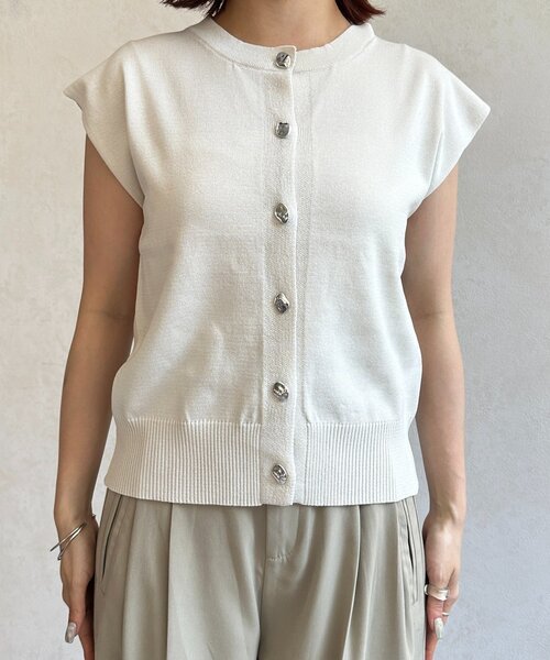 Thevon(ゼボン)の「ニュアンスボタンフレンチカーディガン(ニット/セーター・レディース・アイボリー/ブラック/ブラウン・FREE)」の11枚目の写真