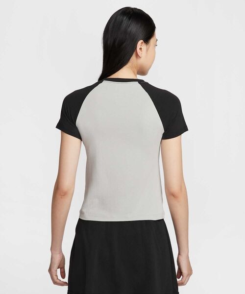 NIKE（ナイキ）の「ナイキ スポーツウェア チル ニット ウィメンズ スリム グラフィック Tシャツ / Nike Sportswear Chill Knit Women's Slim Graphic T-Shirt HV4993-077 Light Smoke Grey（Tシャツ/カットソー・レディース・スモークグレー・XS/XL/L/S/M）」の10枚目の写真