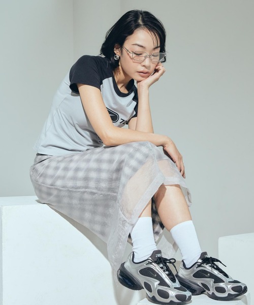 NIKE（ナイキ）の「ナイキ スポーツウェア チル ニット ウィメンズ スリム グラフィック Tシャツ / Nike Sportswear Chill Knit Women's Slim Graphic T-Shirt HV4993-077 Light Smoke Grey（Tシャツ/カットソー・レディース・スモークグレー・XS/XL/L/S/M）」の8枚目の写真