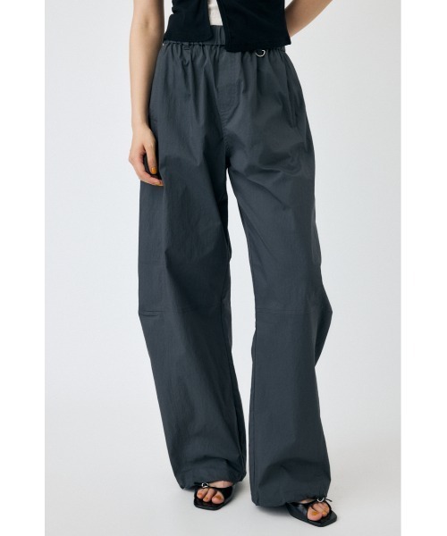 MOUSSY（マウジー）の「CURVED LINE EASY パンツ（カーゴパンツ・レディース・ホワイト/ピンク/ライトブラック・1/2）」の2枚目の写真