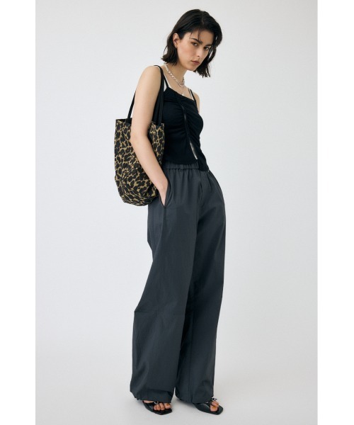 MOUSSY（マウジー）の「CURVED LINE EASY パンツ（カーゴパンツ・レディース・ホワイト/ピンク/ライトブラック・1/2）」の6枚目の写真