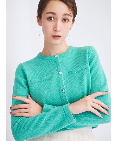 CELFORD（セルフォード）の「SUPER FINE MERINO WOOLビジュー釦カーディガン（カーディガン/ボレロ・レディース・グリーン/チャコールグレー/ブラック/アイボリー・F）」の5枚目の写真