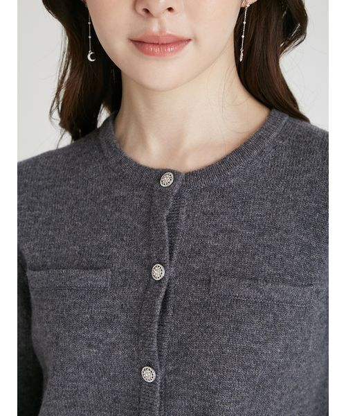 CELFORD（セルフォード）の「SUPER FINE MERINO WOOLビジュー釦カーディガン（カーディガン/ボレロ・レディース・グリーン/チャコールグレー/ブラック/アイボリー・F）」の10枚目の写真