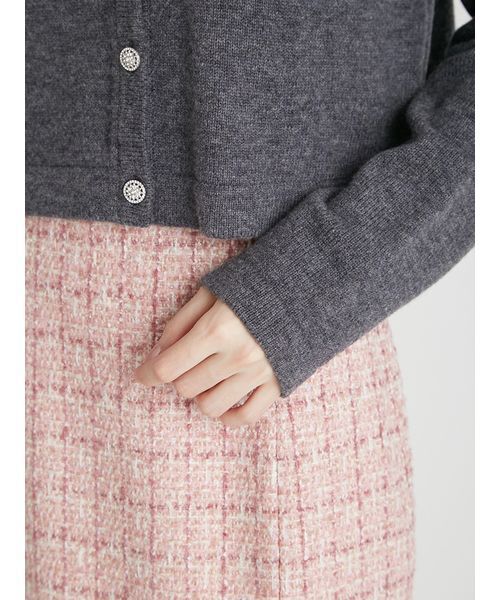 CELFORD（セルフォード）の「SUPER FINE MERINO WOOLビジュー釦カーディガン（カーディガン/ボレロ・レディース・グリーン/チャコールグレー/ブラック/アイボリー・F）」の11枚目の写真