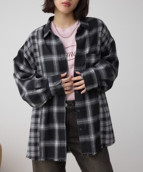 AZUL by moussy(アズールバイマウジー)の「切替デザインチェックシャツ(シャツ/ブラウス・レディース・ブラウン系その他/ブラック系その他・FREE)」の2枚目の写真