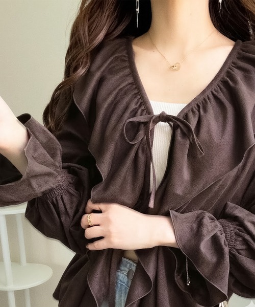 mily bilet(ミウィビレット)の「【mily bilet】ひらりと可憐に、上品フェミニン。フェイクスエード前開きリボンブラウス(長袖)(シャツ/ブラウス・レディース・チャコールグレー/ブラウン/ベージュ・X-LARGE/SMALL/LARGE/MEDIUM)」の3枚目の写真