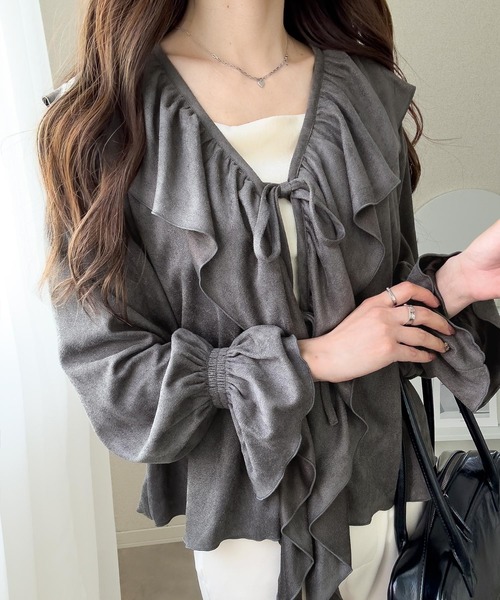 mily bilet(ミウィビレット)の「【mily bilet】ひらりと可憐に、上品フェミニン。フェイクスエード前開きリボンブラウス(長袖)(シャツ/ブラウス・レディース・チャコールグレー/ブラウン/ベージュ・X-LARGE/SMALL/LARGE/MEDIUM)」の8枚目の写真