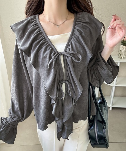 mily bilet(ミウィビレット)の「【mily bilet】ひらりと可憐に、上品フェミニン。フェイクスエード前開きリボンブラウス(長袖)(シャツ/ブラウス・レディース・チャコールグレー/ブラウン/ベージュ・X-LARGE/SMALL/LARGE/MEDIUM)」の4枚目の写真