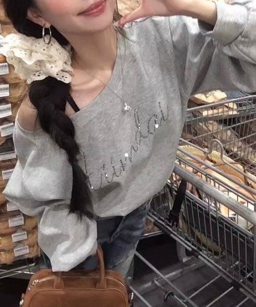 LADY LIKE(レディライク)の「ミニスタッズロゴワンショルダースウェット(スウェット・レディース・グレー/ブラック・M/S)」の6枚目の写真