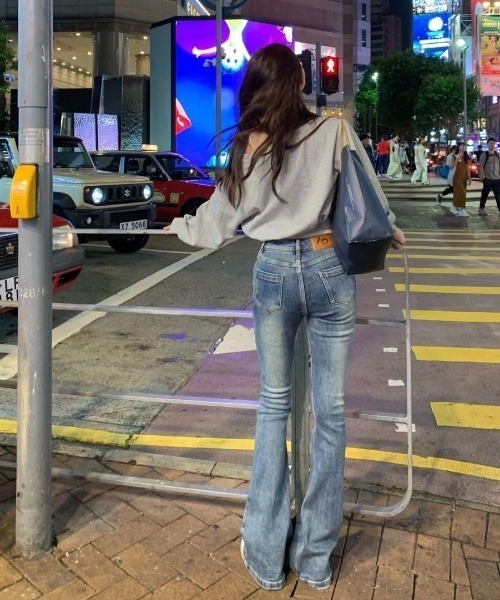 LADY LIKE(レディライク)の「ミニスタッズロゴワンショルダースウェット(スウェット・レディース・グレー/ブラック・M/S)」の11枚目の写真