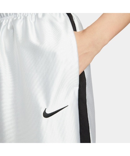 NIKE(ナイキ)の「NIKE Women's NSW Mid-Rise Oversized Mesh Shorts(ナイキ ウィメンズ NSW ミッドライズ オーバーサイズド メッシュ ショートパンツ)(その他パンツ・レディース・シルバー系・SMALL/MEDIUM/LARGE)」の5枚目の写真