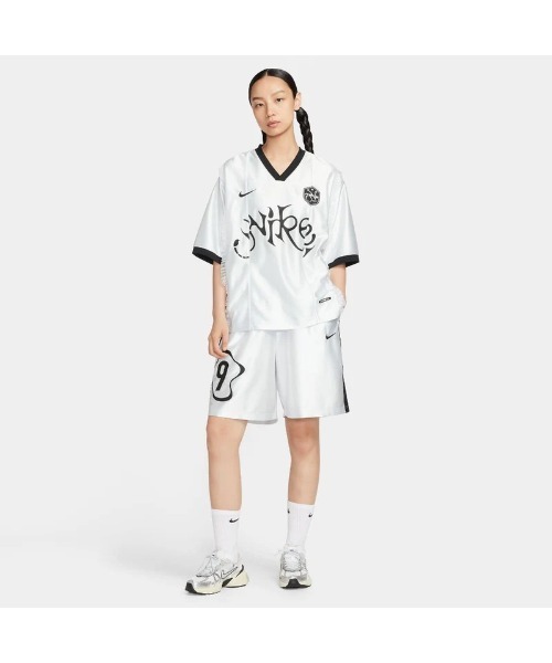 NIKE(ナイキ)の「NIKE Women's NSW Mid-Rise Oversized Mesh Shorts(ナイキ ウィメンズ NSW ミッドライズ オーバーサイズド メッシュ ショートパンツ)(その他パンツ・レディース・シルバー系・SMALL/MEDIUM/LARGE)」の7枚目の写真