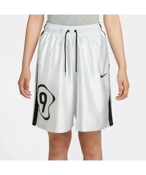 NIKE(ナイキ)の「NIKE Women's NSW Mid-Rise Oversized Mesh Shorts(ナイキ ウィメンズ NSW ミッドライズ オーバーサイズド メッシュ ショートパンツ)(その他パンツ・レディース・シルバー系・SMALL/MEDIUM/LARGE)」の2枚目の写真