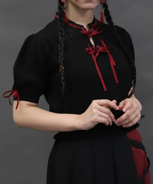 axes femme POETIQUE（アクシーズファムポエティック）の「チャイナボタンニットプルオーバー（ニット/セーター・レディース・ホワイト/ブラック/パープル・MEDIUM）」の2枚目の写真