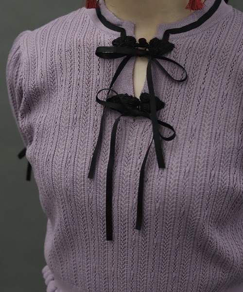 axes femme POETIQUE（アクシーズファムポエティック）の「チャイナボタンニットプルオーバー（ニット/セーター・レディース・ホワイト/ブラック/パープル・MEDIUM）」の8枚目の写真