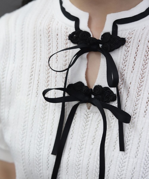 axes femme POETIQUE（アクシーズファムポエティック）の「チャイナボタンニットプルオーバー（ニット/セーター・レディース・ホワイト/ブラック/パープル・MEDIUM）」の9枚目の写真