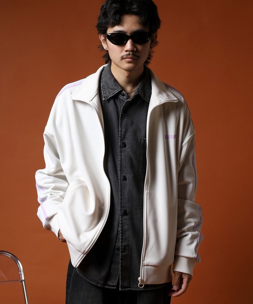 NERDY(ノルディ)の「バイカラーメンズトラックトップ(ジャージ・メンズ・クリーム・L/S/M)」の3枚目の写真