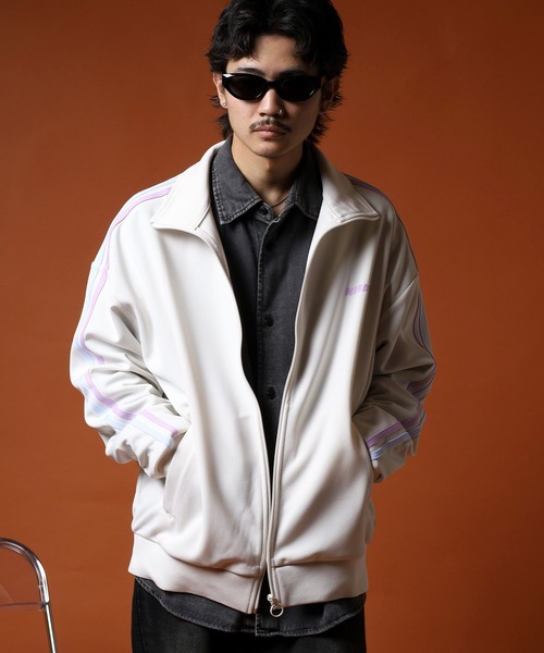 NERDY(ノルディ)の「バイカラーメンズトラックトップ(ジャージ・メンズ・クリーム・L/S/M)」の2枚目の写真