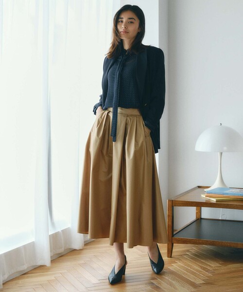 BIANCA(ビアンカ)の「【着回し抜群】レザーライク フレアスカート(スカート・レディース・ベージュ/ブルー系その他4・38/36)」の3枚目の写真