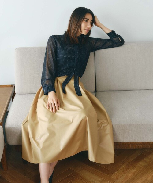 BIANCA(ビアンカ)の「【着回し抜群】レザーライク フレアスカート(スカート・レディース・ベージュ/ブルー系その他4・38/36)」の5枚目の写真