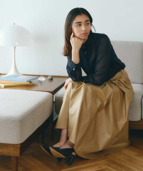 BIANCA(ビアンカ)の「【着回し抜群】レザーライク フレアスカート(スカート・レディース・ベージュ/ブルー系その他4・38/36)」の6枚目の写真
