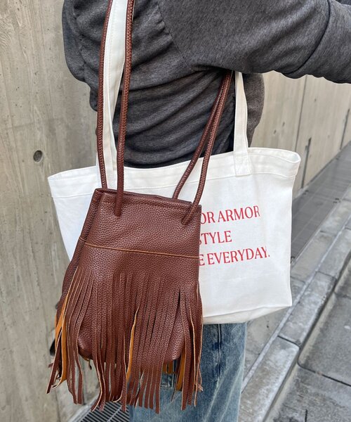 SHENERY(シーナリー)の「フリンジバッグ(トートバッグ・レディース・ブラック/ブラウン・FREE)」の11枚目の写真
