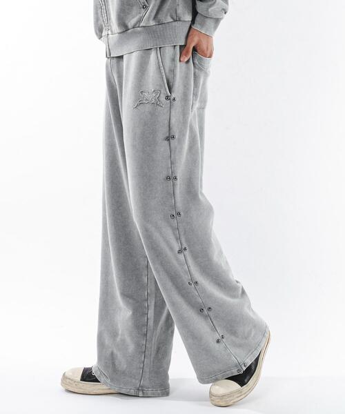 SHORT ROUND（ショートラウンド）の「SHORT ROUND/ブリーチスタッズロゴスウェットパンツ（スウェットパンツ・メンズ・スミクロ/グレー・LARGE/MEDIUM）」の2枚目の写真