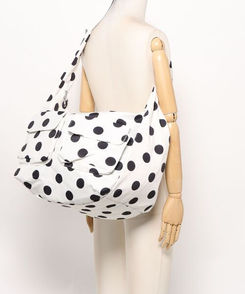 セール】【秋冬新作】アウトポケット付きドット柄メッセンジャーバッグ
