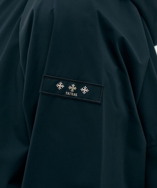 TATRAS（タトラス）の「【別注】TATRAS NARA フードブルゾン（ブルゾン・レディース・ブラック/ダークグリーン/ライトベージュ・1）」の18枚目の写真