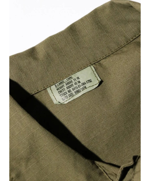 THRIFTY LOOK(スリフティールック)の「【U.S MILITARY】 BDU FATIGUE JACKET COTTON RIP-STOP COMMERCIAL MODEL OZONE WASHED (LONG)/ミリタリー【WEB限定】(ブルゾン・メンズ・グリーン系その他・XL/L)」の3枚目の写真