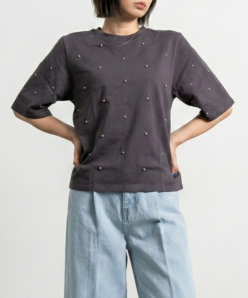 Muscat(マスカット)の「パール/スタッズ付き ハーフスリーブT(Tシャツ/カットソー・レディース・オフホワイト/ブラック・F)」の1枚目の写真